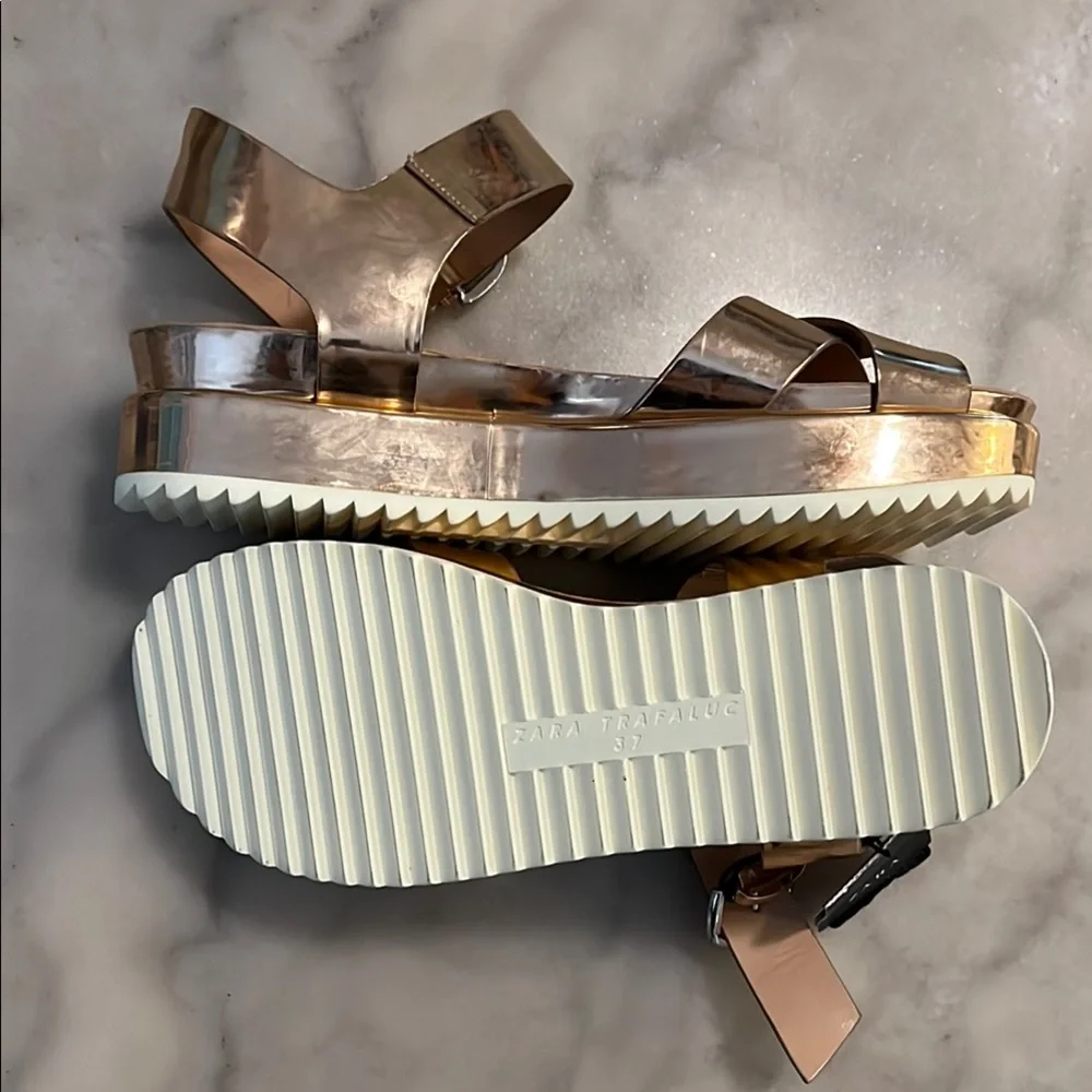 Zara Gold Sandals with Crisscross Straps and Buckle Closure - Picture 8 of 8